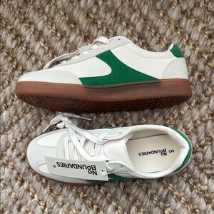 No Boundaries Green and White Casual Sneakers